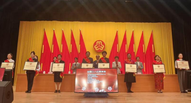 海口市人民医院护理团队荣获“全国三八红旗集体”称号